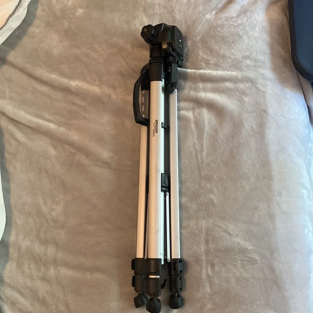 Amazon Basics Tripod only used 2x